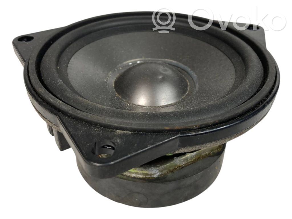 Speaker(s) in the rear door