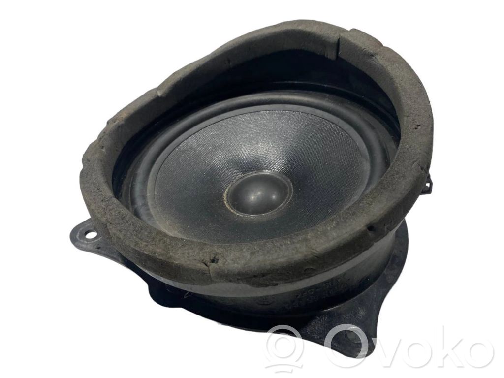 Speaker(s) in the rear door