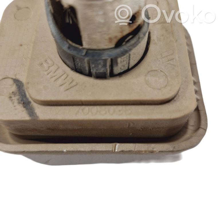 12 V socket (rear)