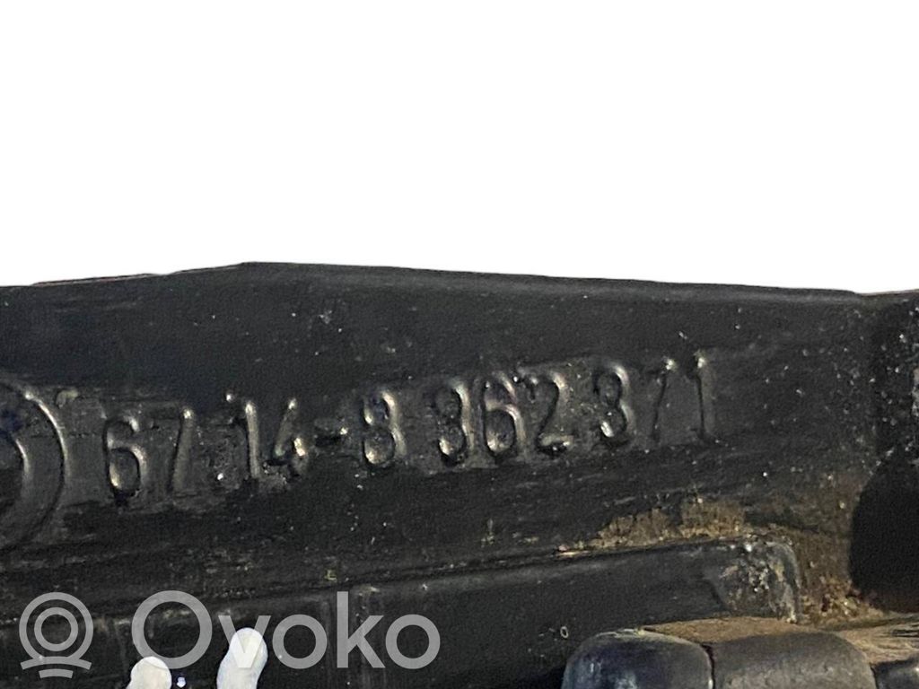 Aizmugurējā pārsega pievilcējs