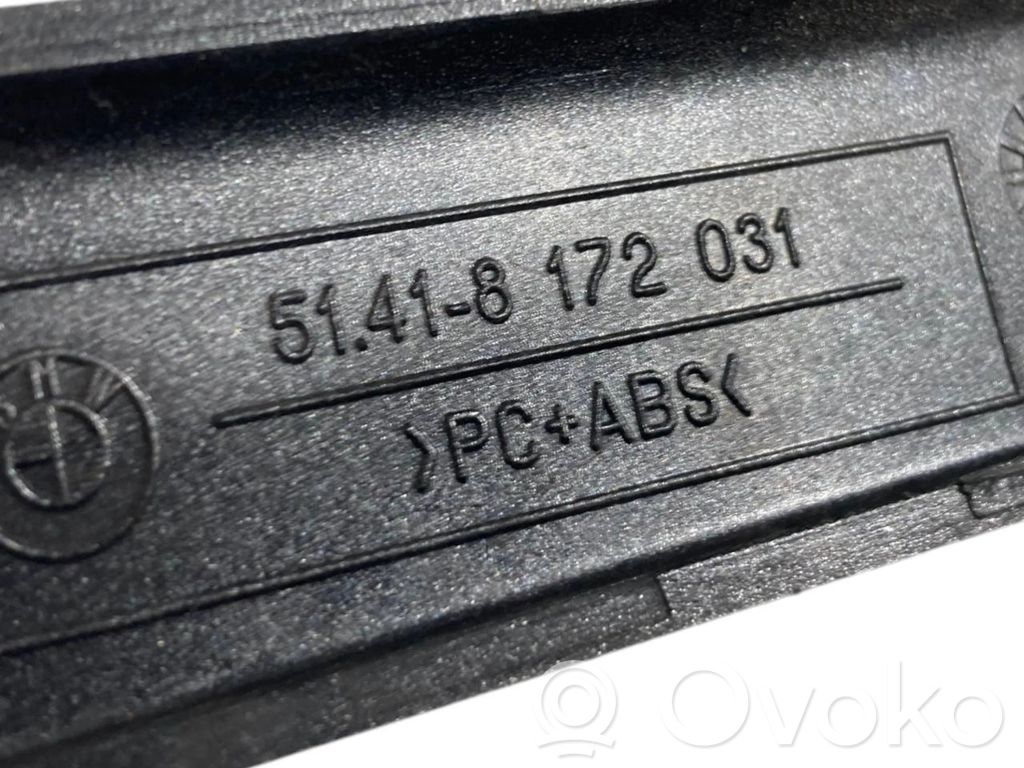 Priekšpusē dekoratīvās apdares lenta