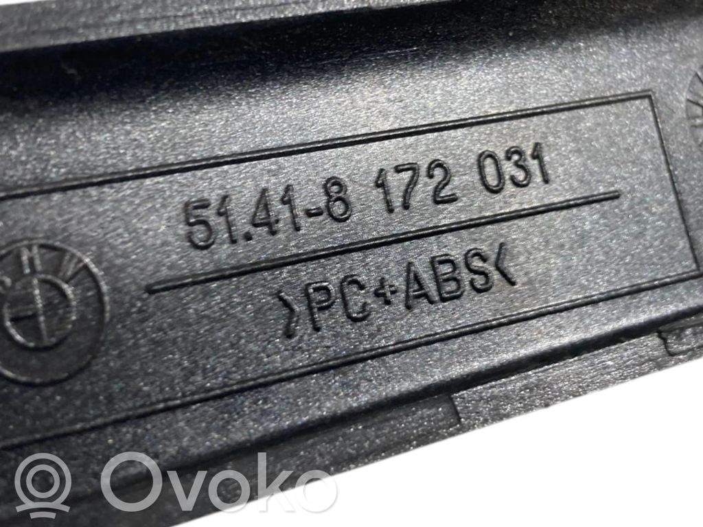 Priekšpusē dekoratīvās apdares lenta