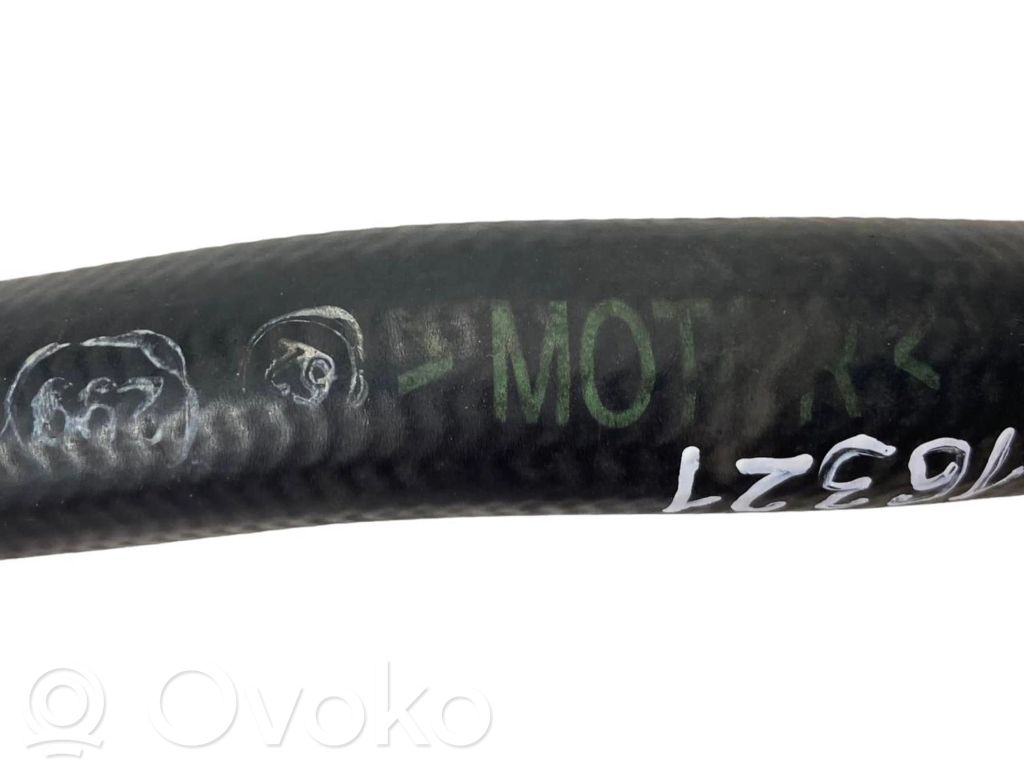 Caurulīte (-es) / šļūtene (-es)