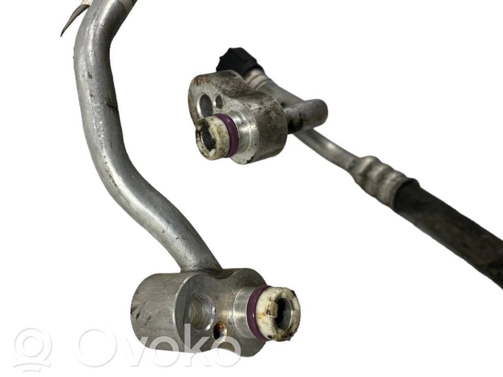 Air conditioner pipe(s) / hose(s)
