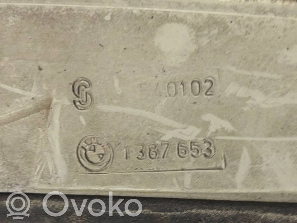 Aizmugurējais lukturis virsbūvē