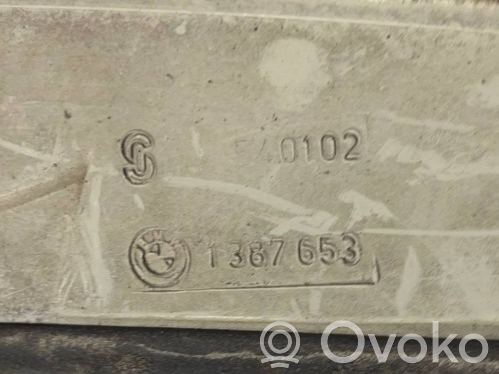 Aizmugurējais lukturis virsbūvē