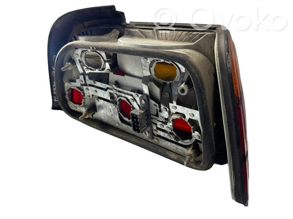 Aizmugurējais lukturis virsbūvē