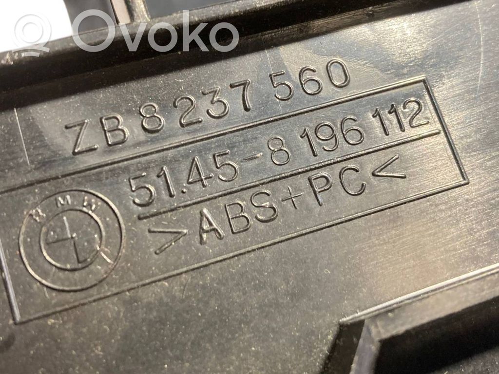 Radiouztvērēja / navigācija dekoratīvā apdare