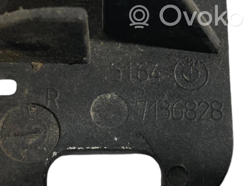 Priekšpusē bampera turētājs