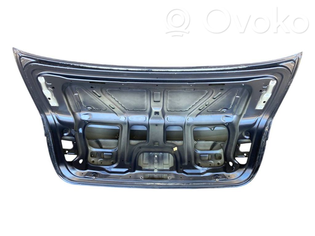 Задняя крышка (багажник)