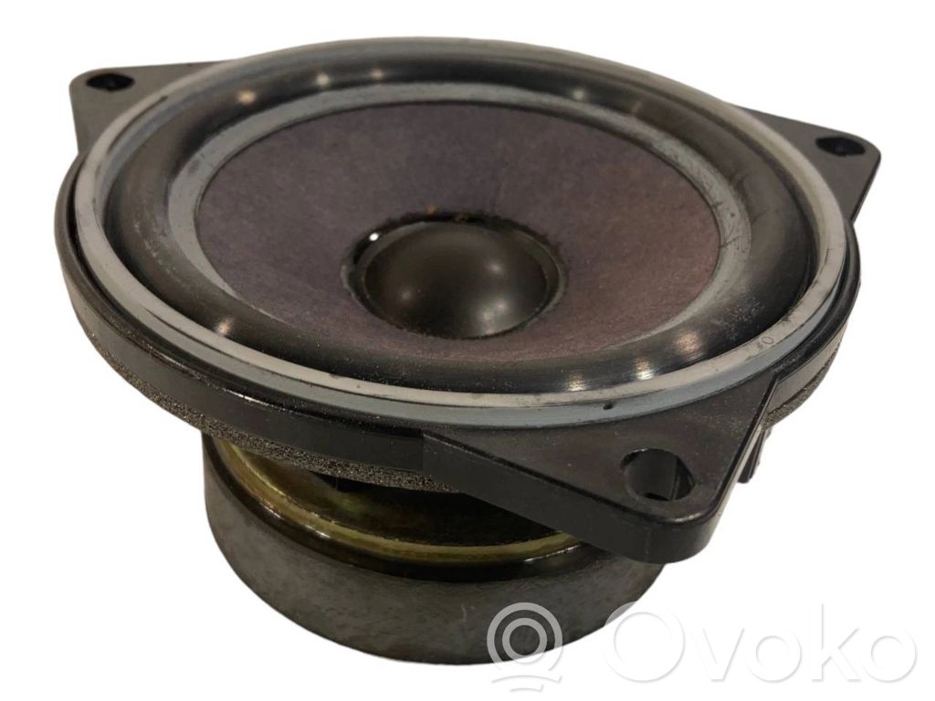 Speaker(s) in the rear window