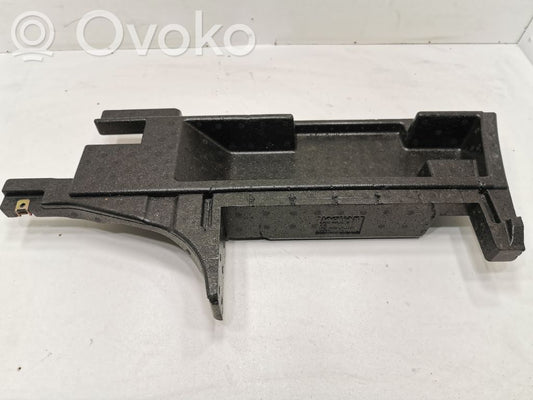 Side decorative trim panel