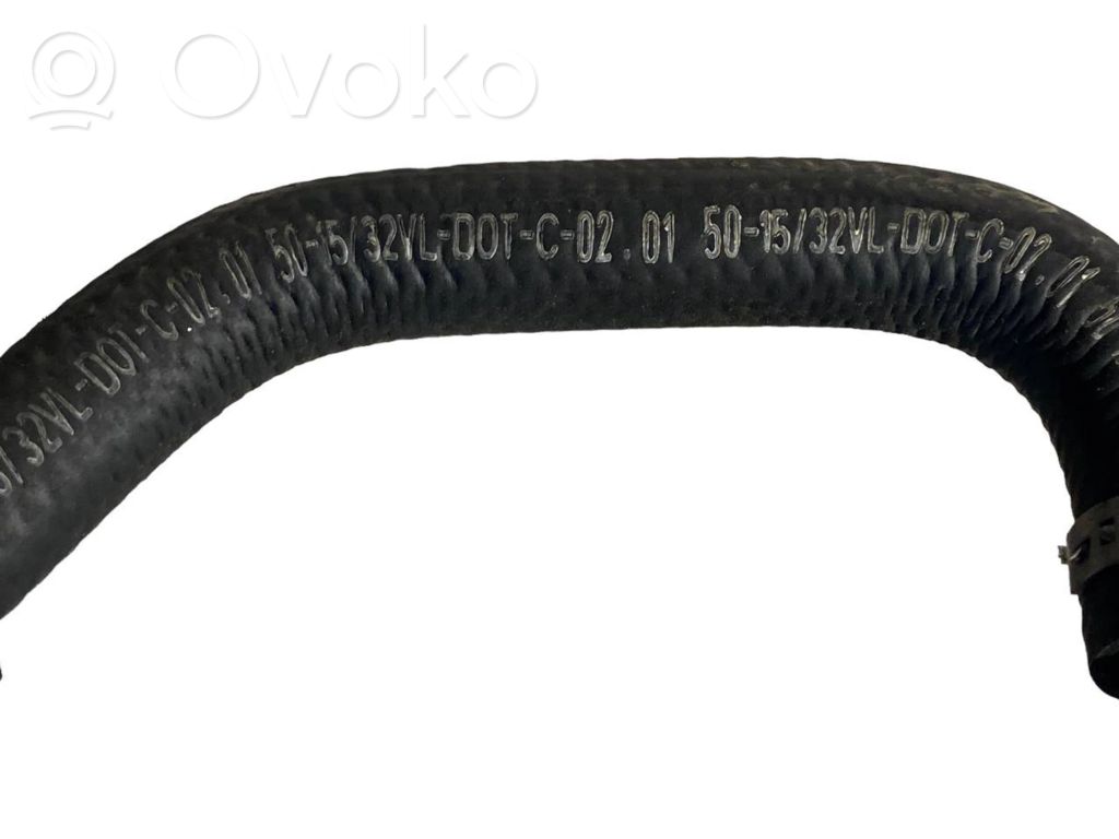 Caurulīte (-es) / šļūtene (-es)