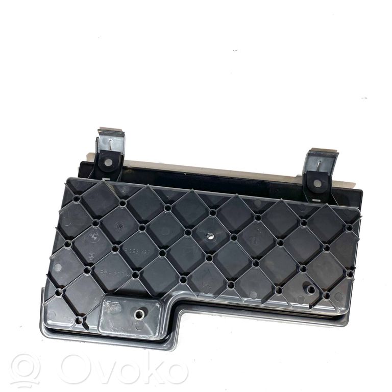 Trunk side lower trim panel