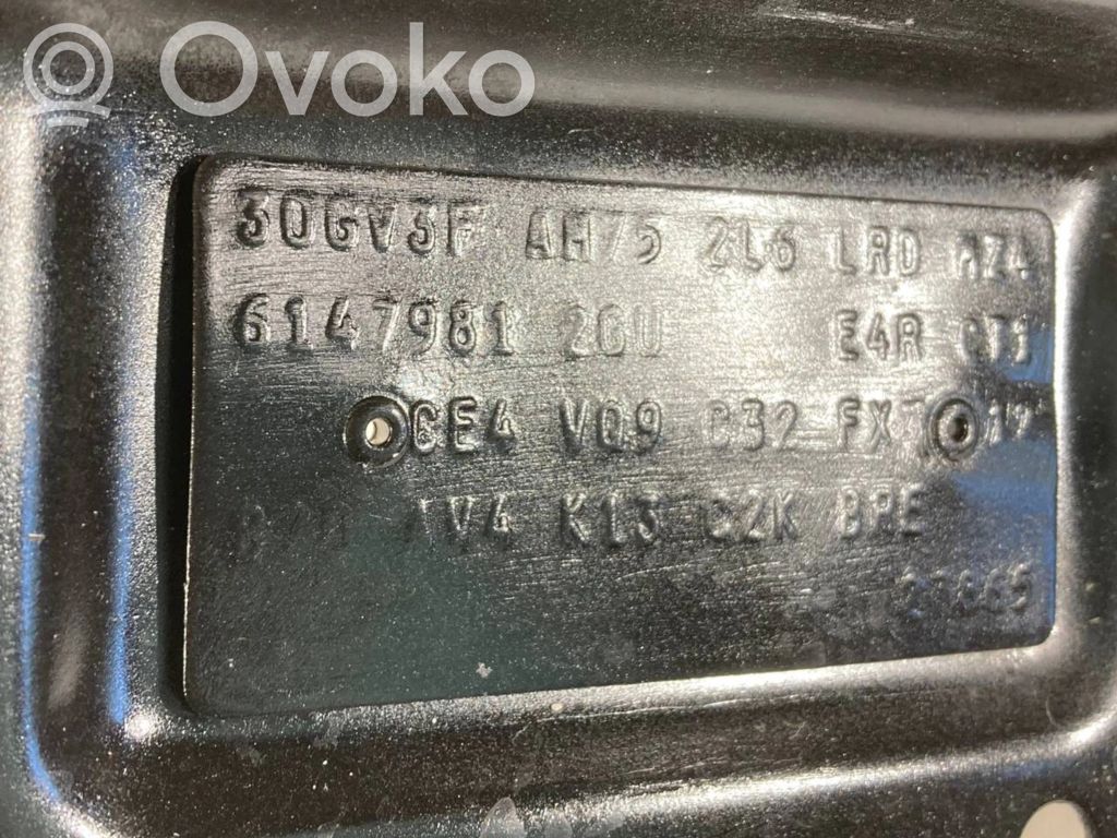 Radiatoru paneļa augšējā daļa (televizors)