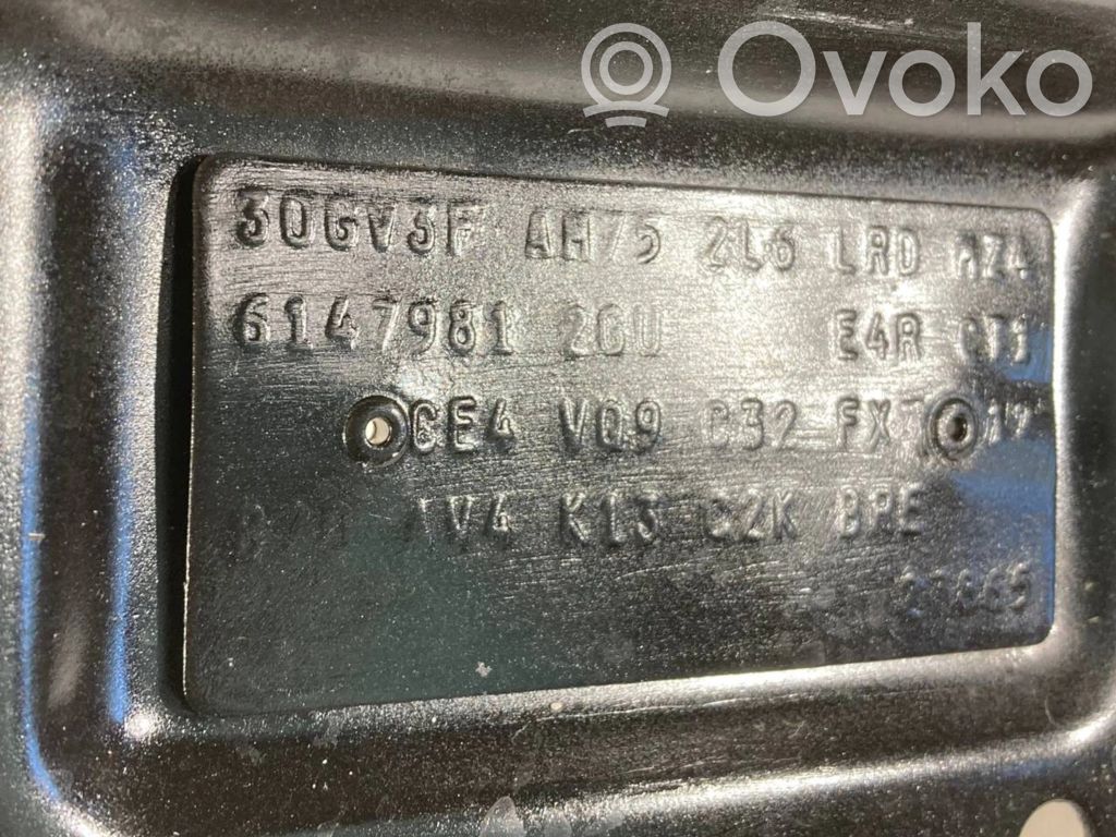 Radiatoru paneļa augšējā daļa (televizors)