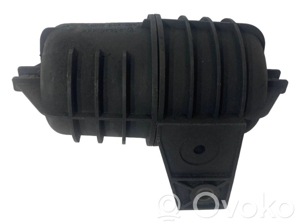 Vacuum air tank