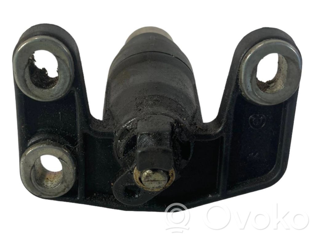 Aizmugurējā pārsega slēdzene (ārpusē)