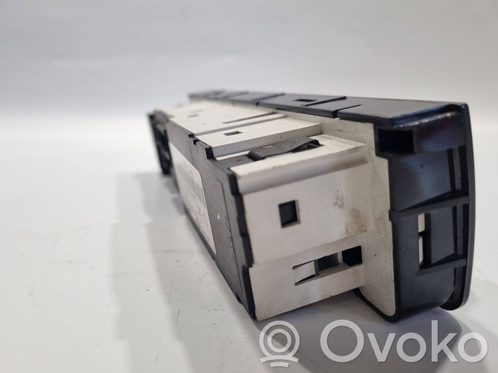 Gaisa kondicioniera / klimata kontroles / salona apsildes vadības bloks (salonā)