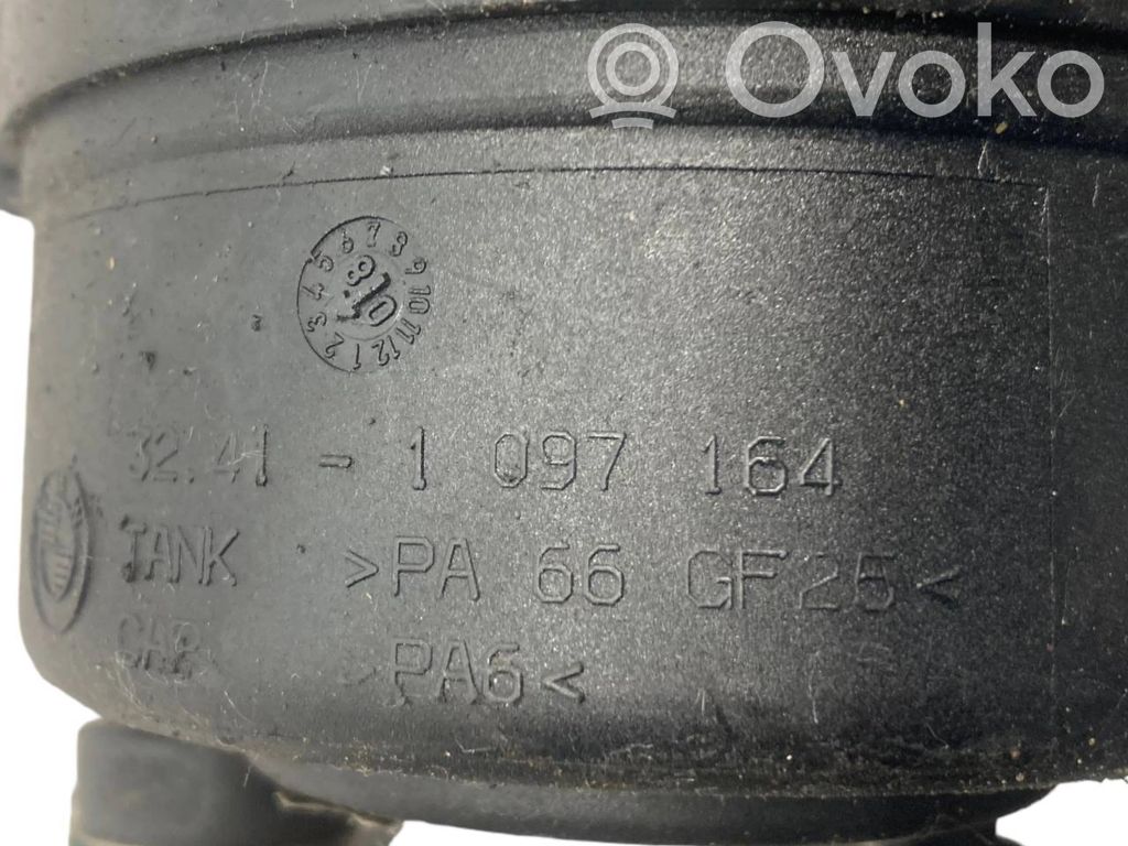 Stūres pastiprinātāja šķidruma tvertne