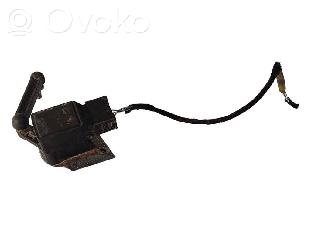 Augstuma sensors (priekšējo lukturu)