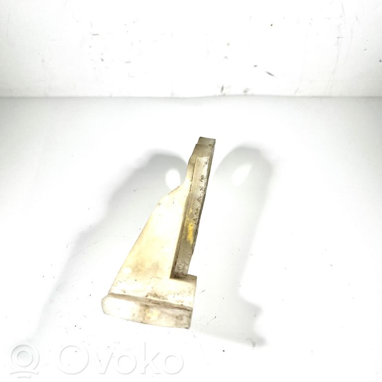 Priekšpusē bampera turētājs