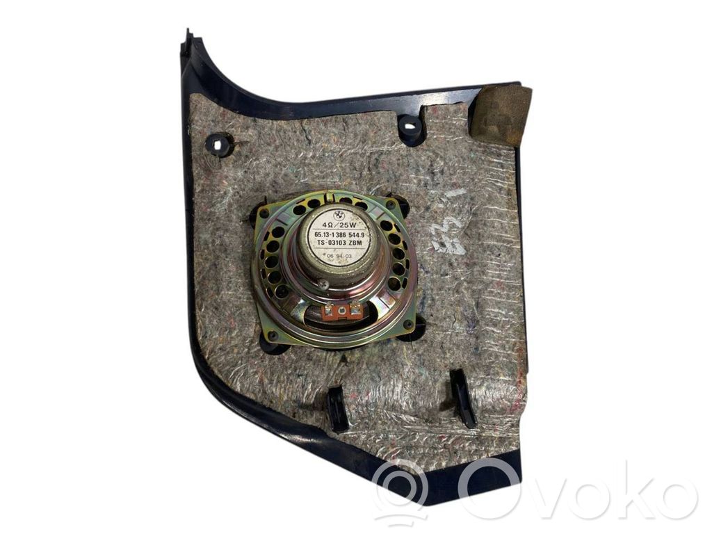 Skaļrunis (-i) priekšējās durvīs