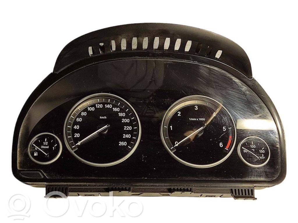 Speedometer (in the instrument panel)