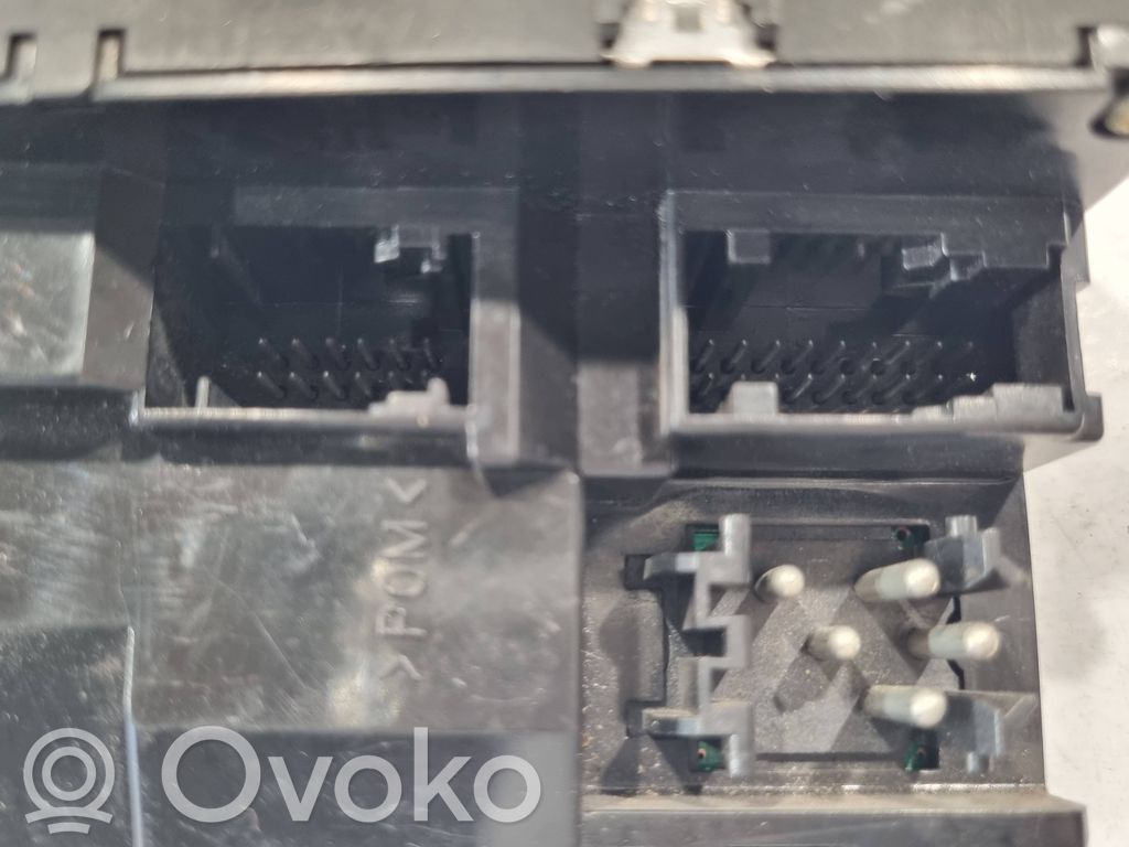 Window lift control switch(es)