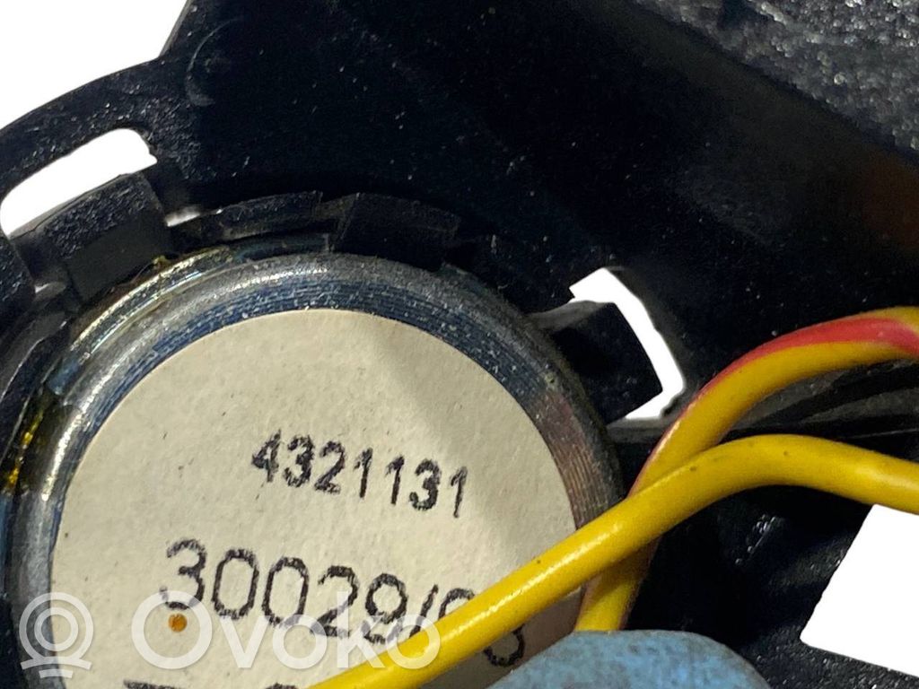 Skaļrunis (-i) priekšējās durvīs