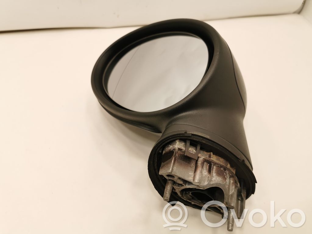 Mirror (electrically controlled)