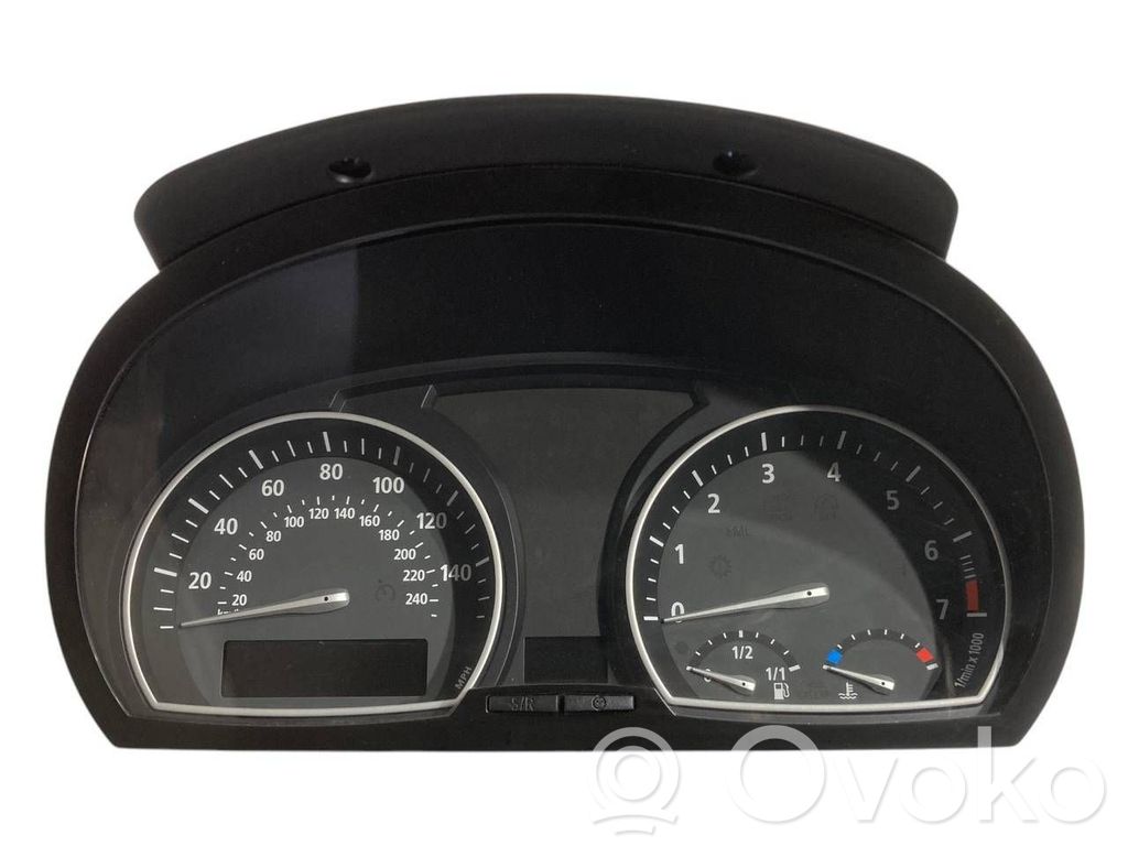 Speedometer (in the instrument panel)