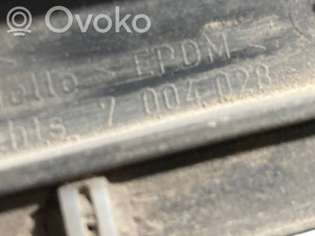 Декоративная накладка на крыло (молдинг)