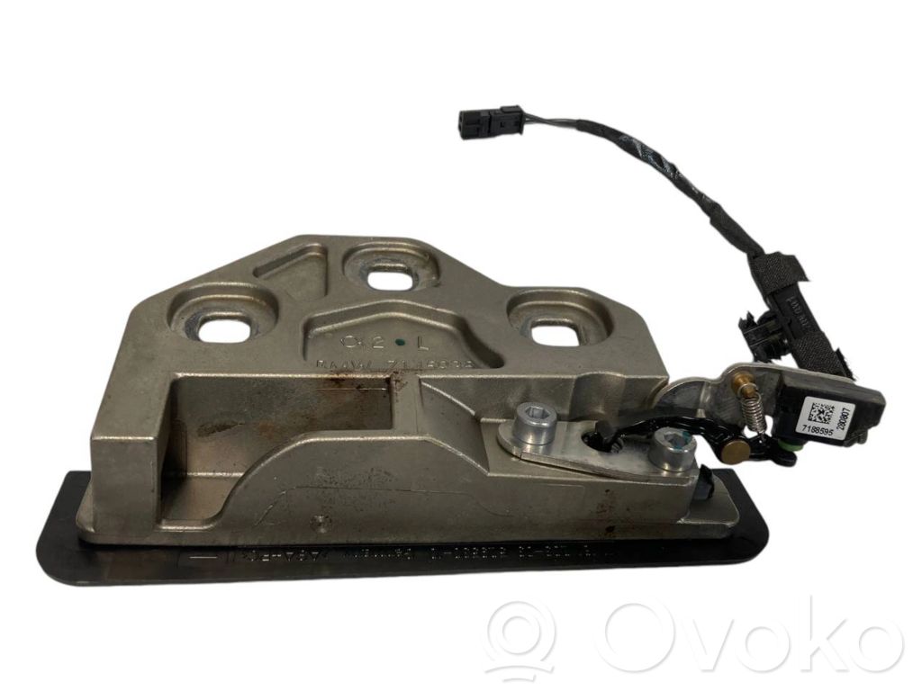Roof lock