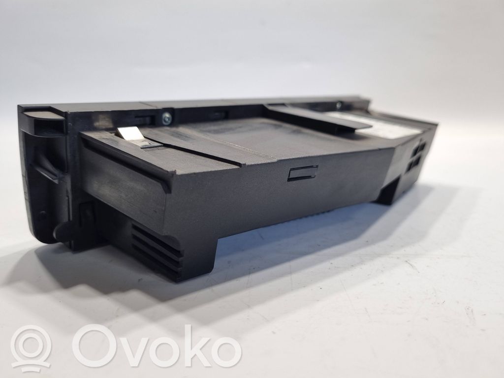 Gaisa kondicioniera / klimata kontroles / salona apsildes vadības bloks (salonā)