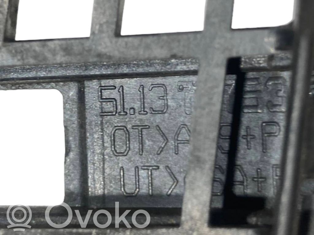 Bonnet decorative grille