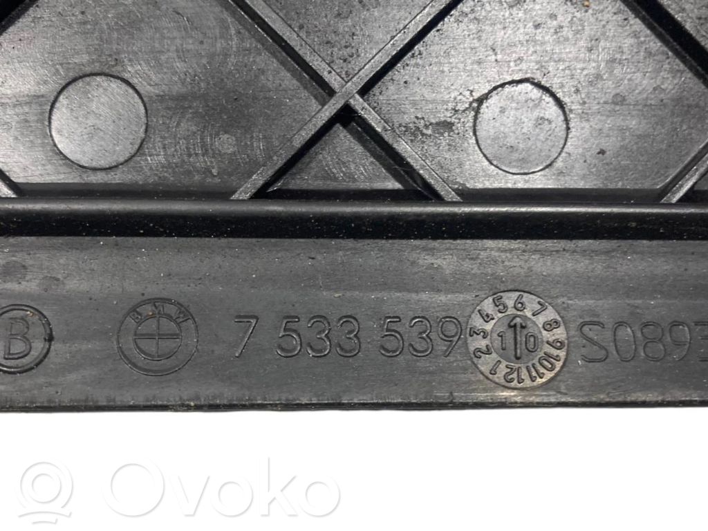 Radiatoru paneļa apakšējā daļa (televizora)