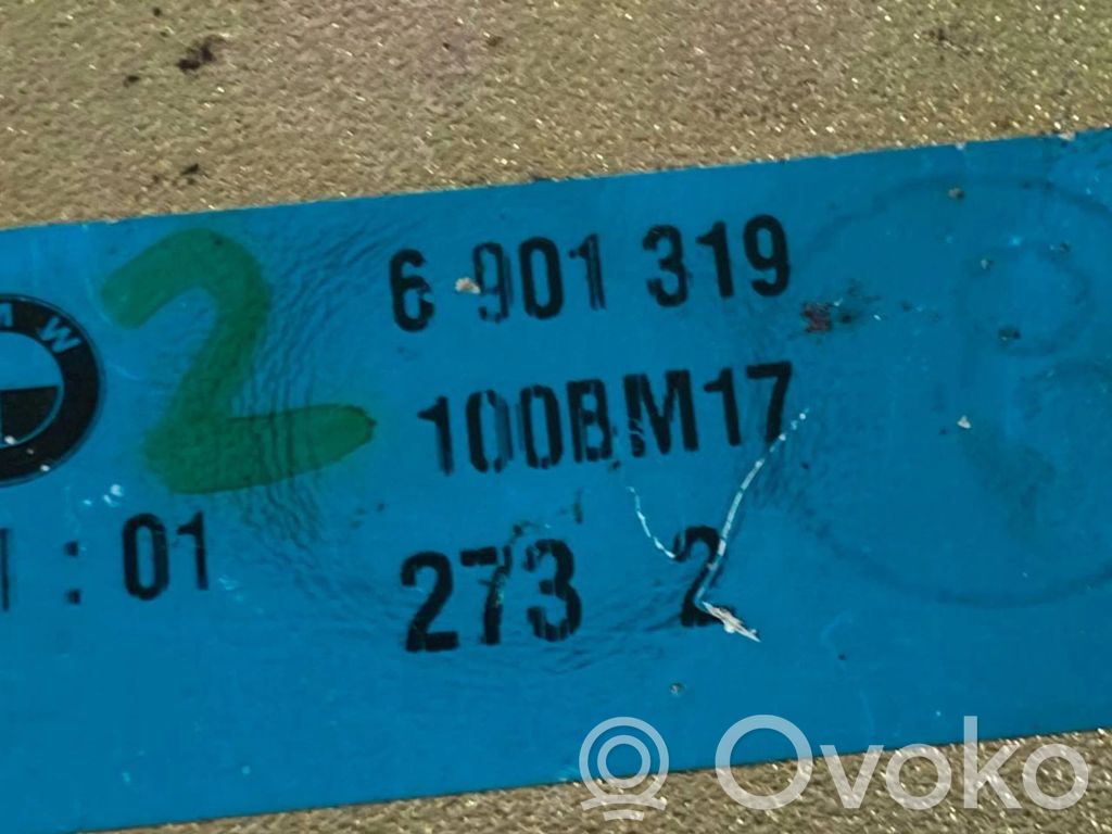 Skaļrunis (-i) aizmugurējā palodzē