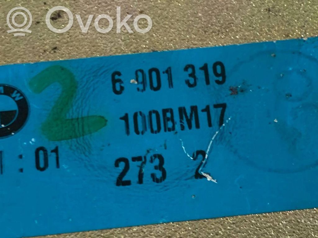 Skaļrunis (-i) aizmugurējā palodzē