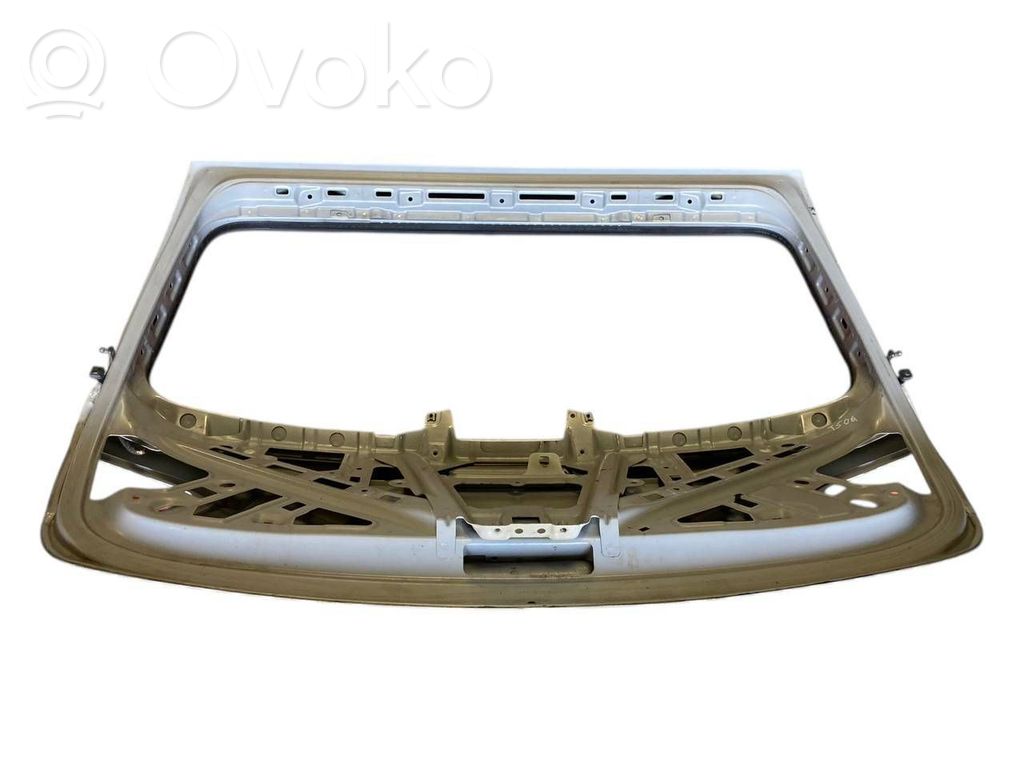 Задняя крышка (багажник)