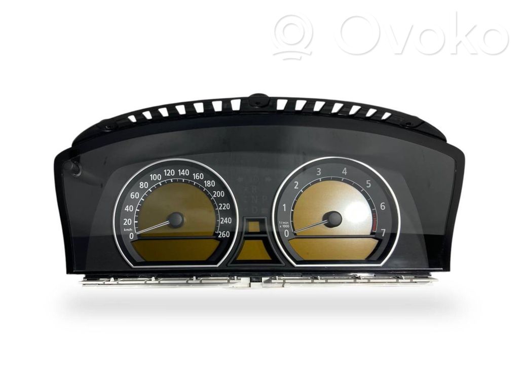 Speedometer (in the instrument panel)
