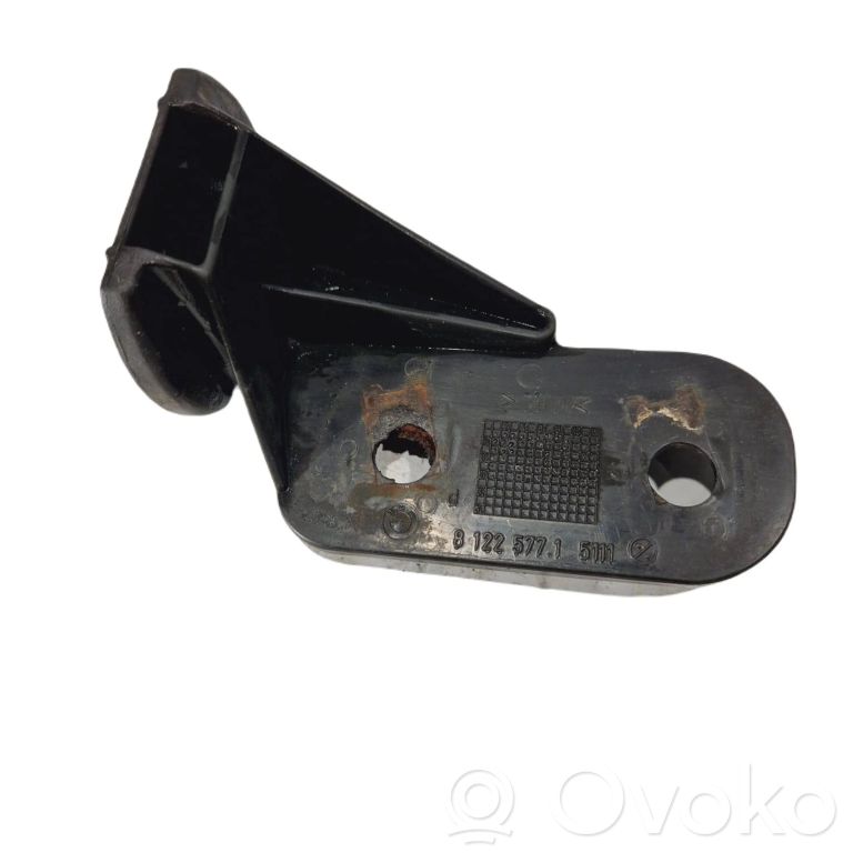 Priekšpusē bampera turētājs