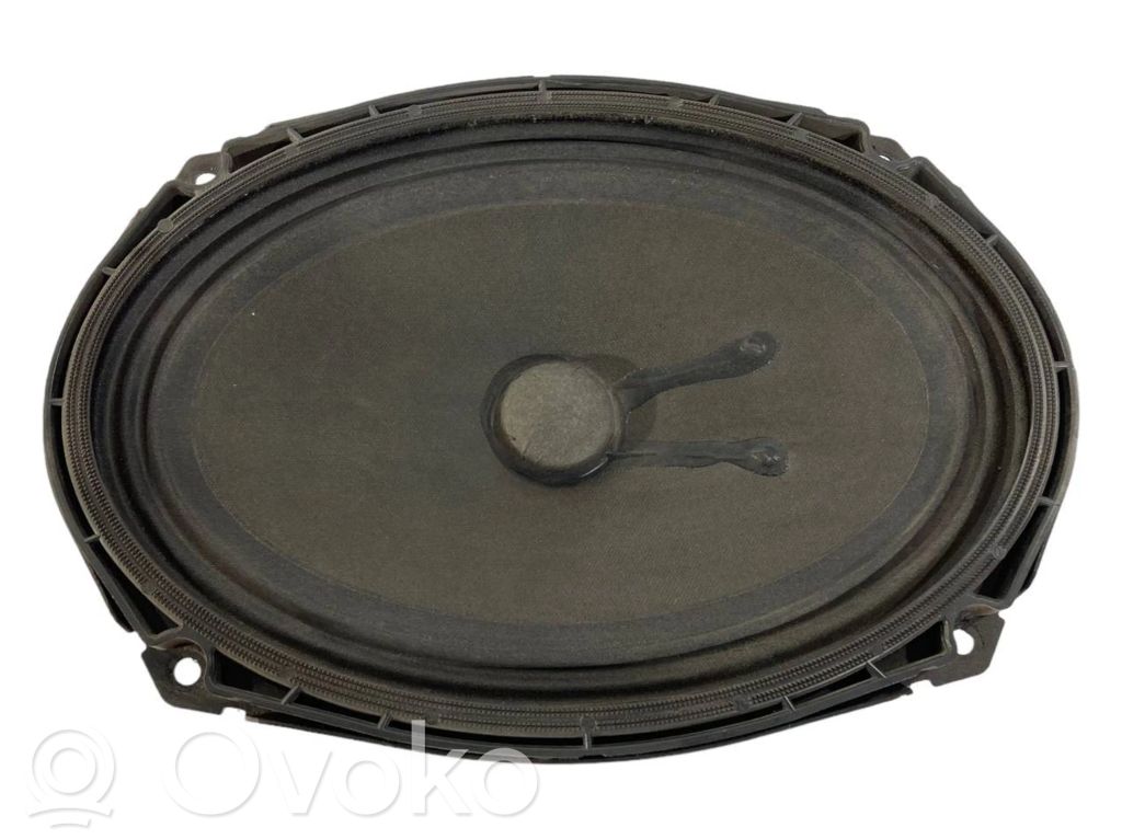 Speaker(s) in the rear window