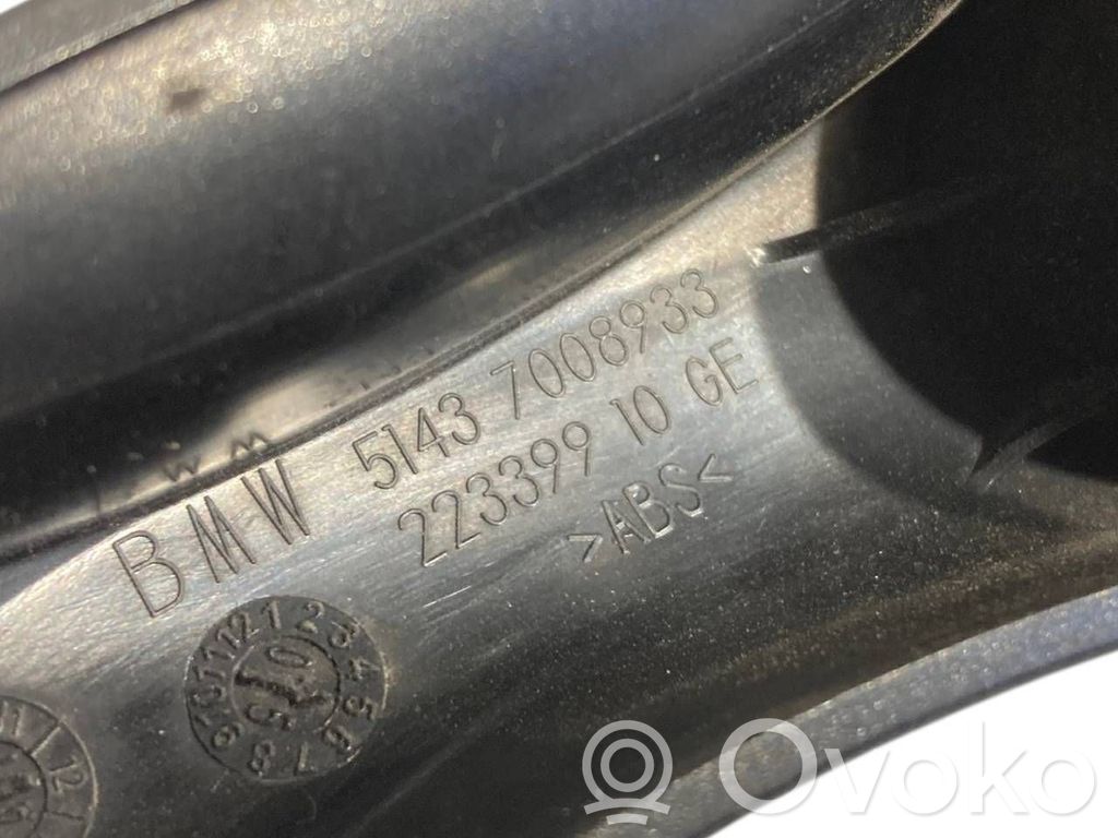 Engine hood release handle