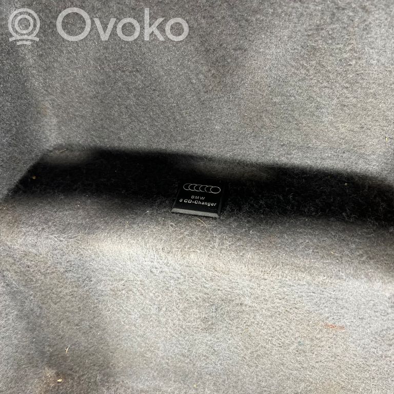 Sānu dekoratīvās apdares panelis