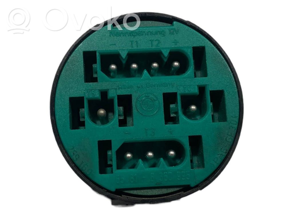 Speaker(s) in front door