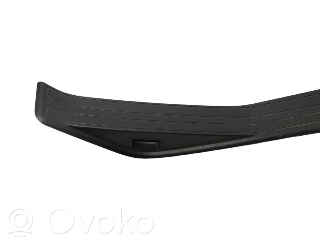 Rear door sill trim (inner)