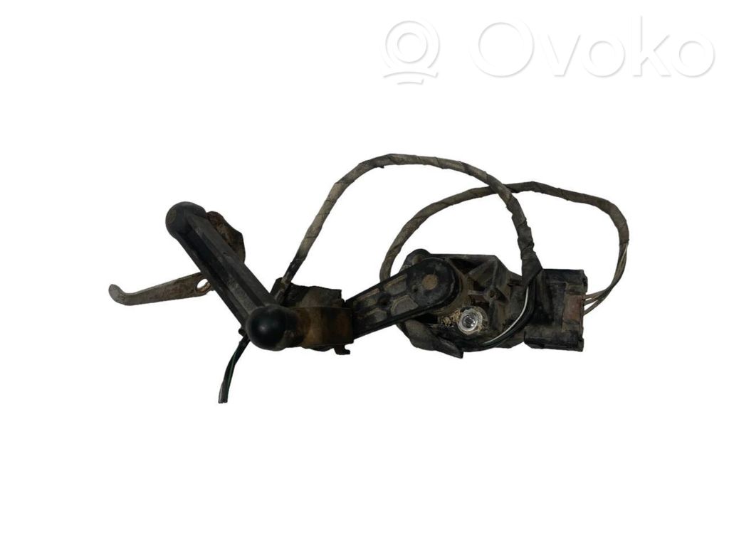 Augstuma sensors (priekšējo lukturu)