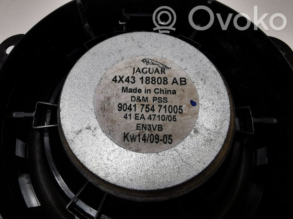 Speaker(s) in front door