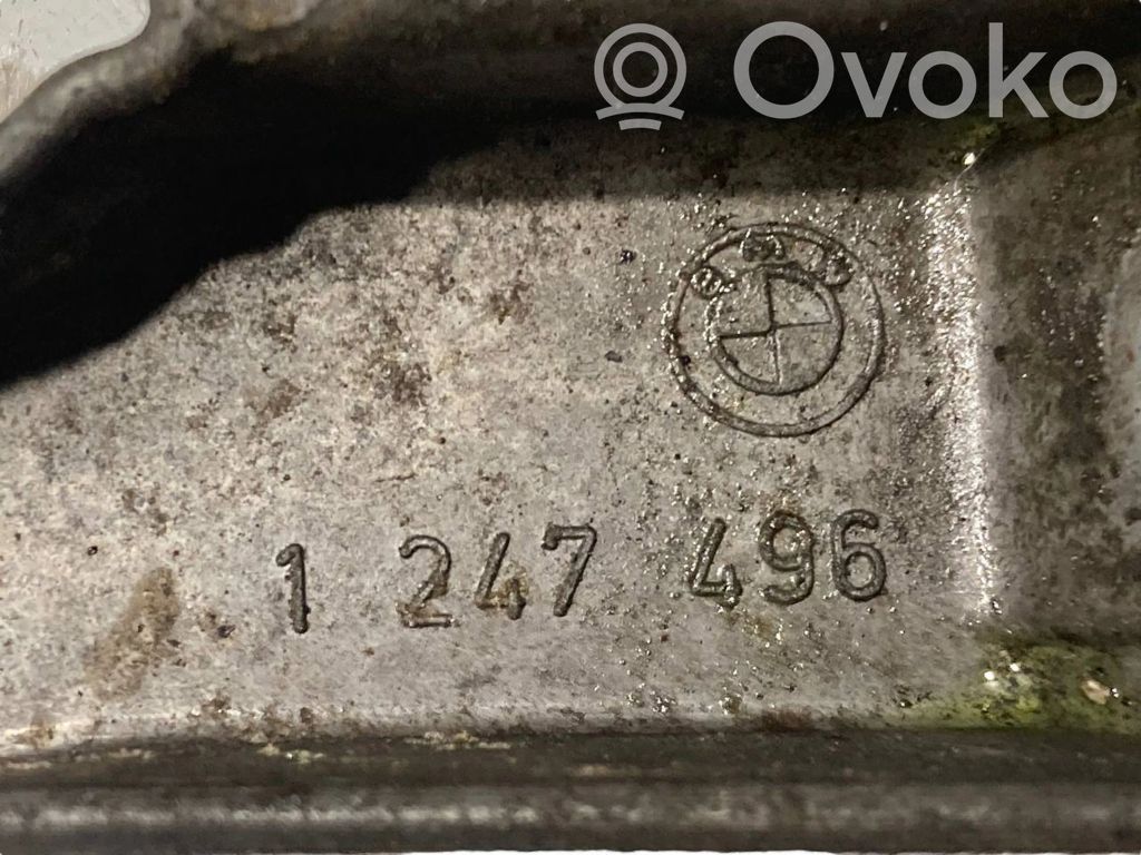 Engine mounting bracket